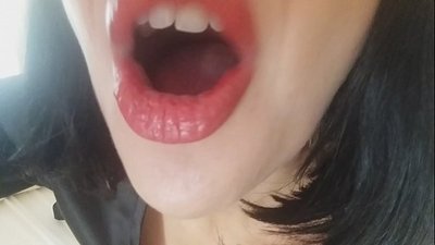 प्रिय, तिम्रो सौतेनी आमाले तिमीलाई आज स्कूल जान दिनुहुने छैन... मलाई तिम्रो धेरै आवश्यकता छ...