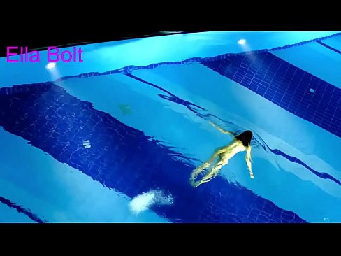 ❤️ म हेर्न रोक्न सक्दिन, जवान गोरा ELLA BOLT रिसोर्ट पूलमा नग्न पौडी खेल्दै समातियो ☑  हामीलाई % ne.yh9n.top% ☑
